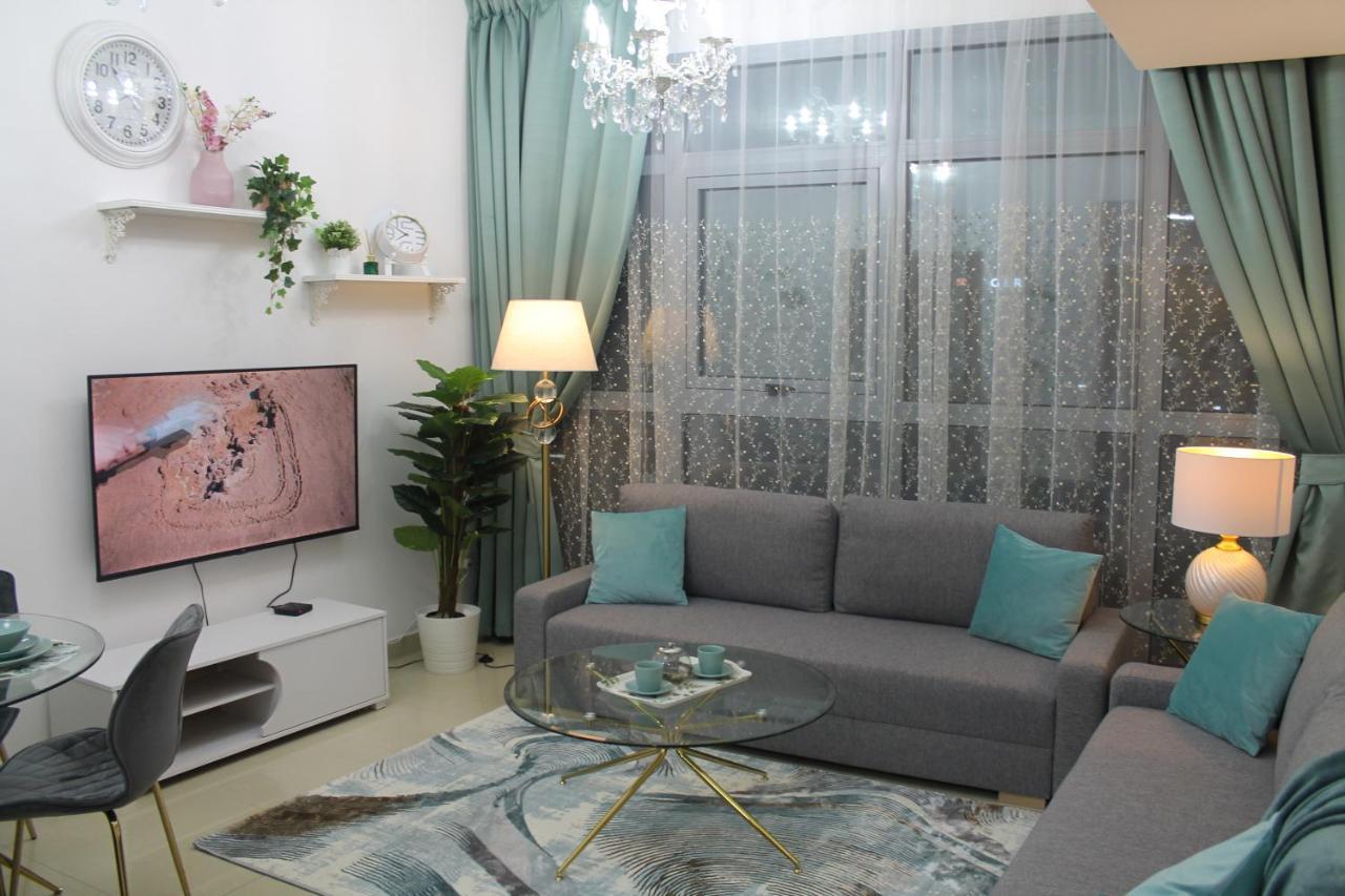 Newly Furnished One Bedroom Apartment Next To Metro & Beach In Marina Residence Dubai Luaran gambar