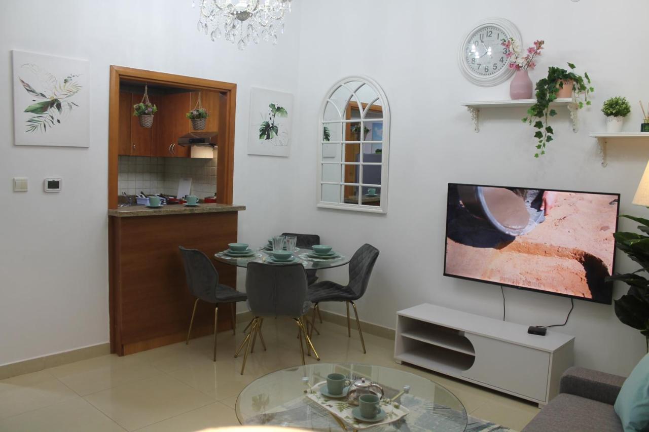Newly Furnished One Bedroom Apartment Next To Metro & Beach In Marina Residence Dubai Luaran gambar