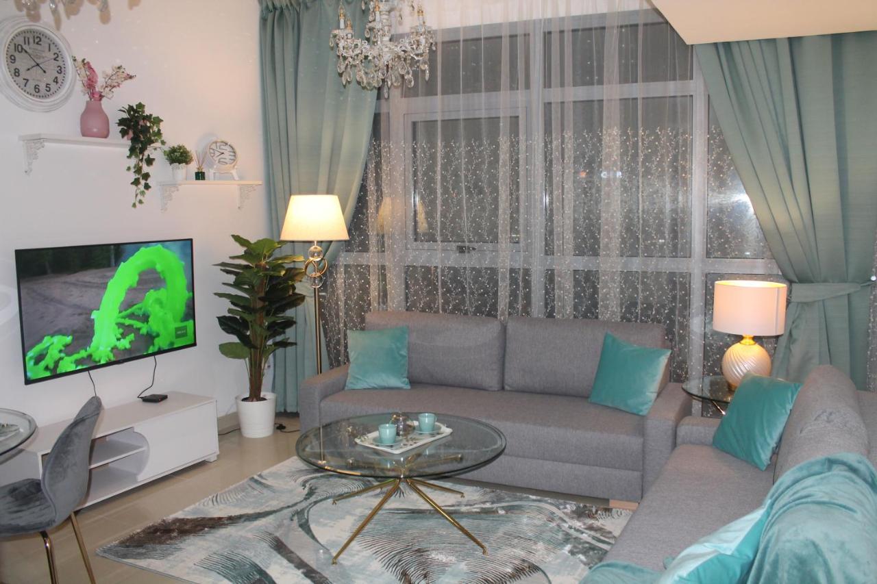 Newly Furnished One Bedroom Apartment Next To Metro & Beach In Marina Residence Dubai Luaran gambar