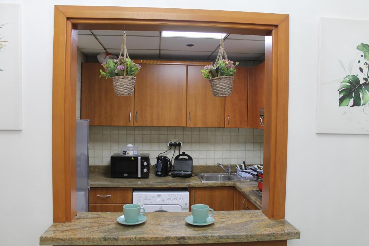Newly Furnished One Bedroom Apartment Next To Metro & Beach In Marina Residence Dubai Luaran gambar