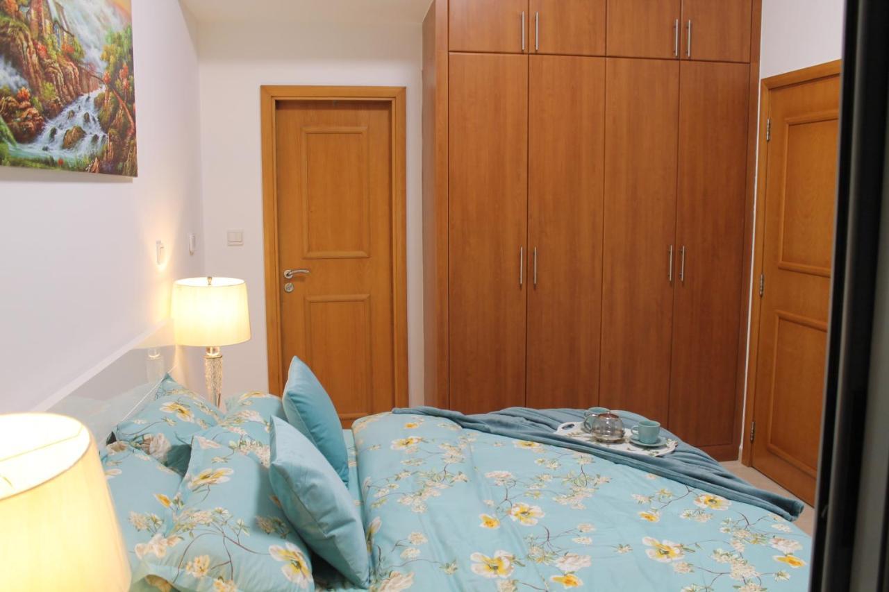 Newly Furnished One Bedroom Apartment Next To Metro & Beach In Marina Residence Dubai Luaran gambar