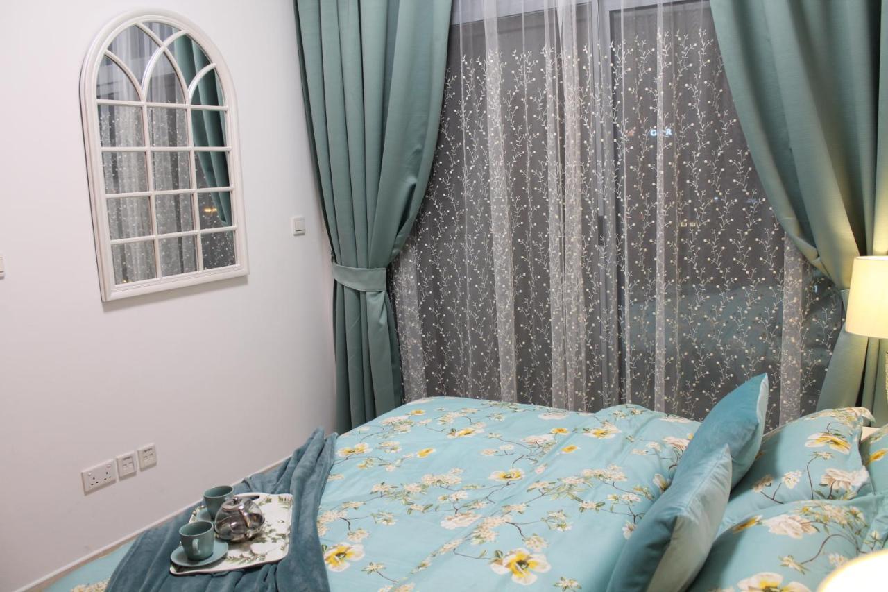 Newly Furnished One Bedroom Apartment Next To Metro & Beach In Marina Residence Dubai Luaran gambar