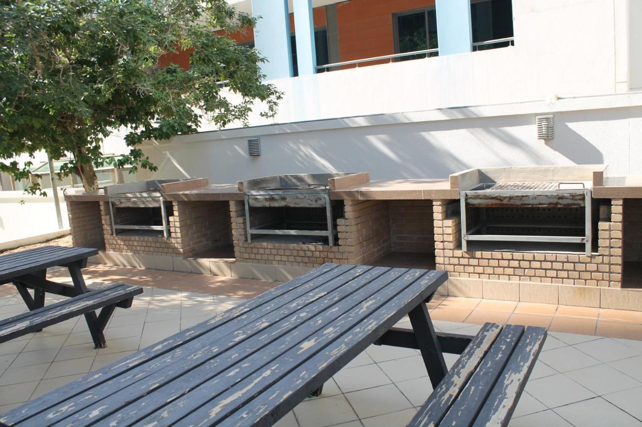 Newly Furnished One Bedroom Apartment Next To Metro & Beach In Marina Residence Dubai Luaran gambar