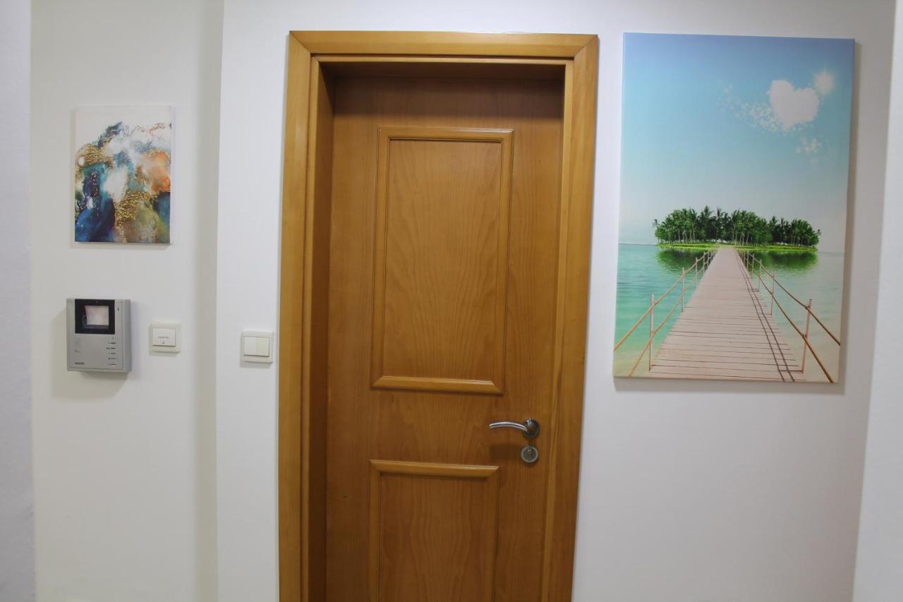 Newly Furnished One Bedroom Apartment Next To Metro & Beach In Marina Residence Dubai Luaran gambar
