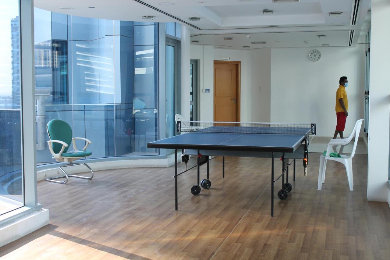 Newly Furnished One Bedroom Apartment Next To Metro & Beach In Marina Residence Dubai Luaran gambar