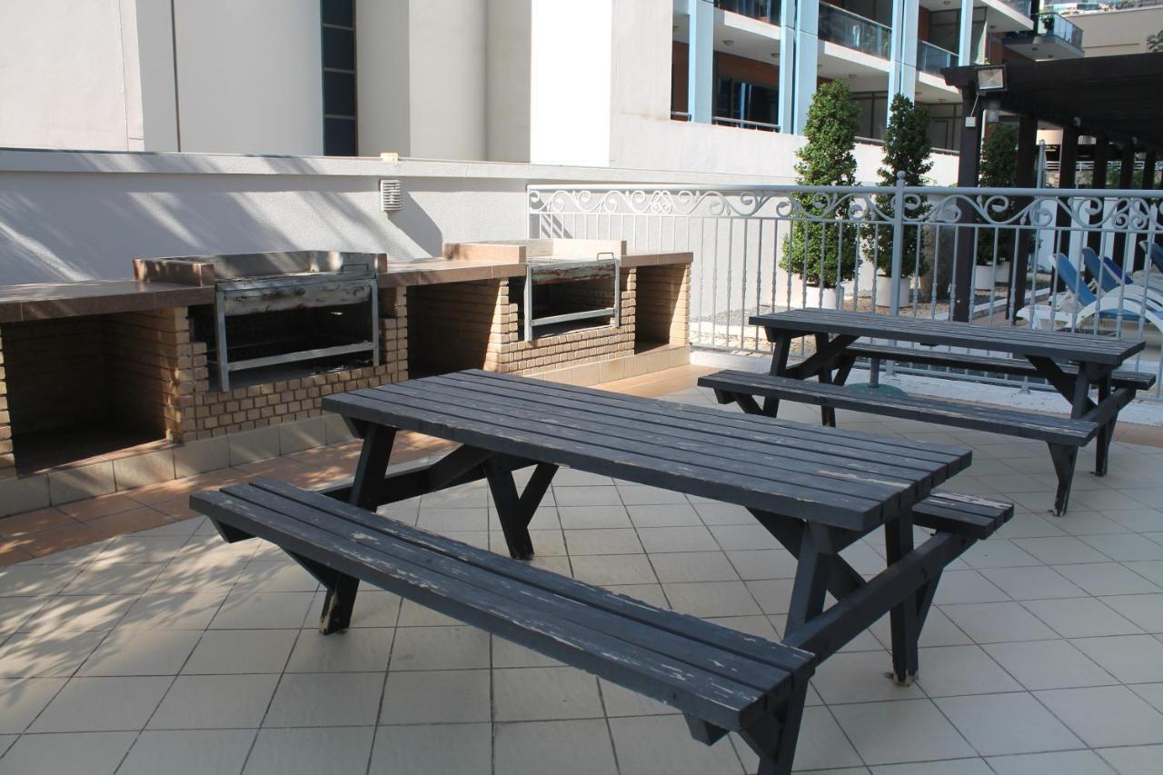 Newly Furnished One Bedroom Apartment Next To Metro & Beach In Marina Residence Dubai Luaran gambar