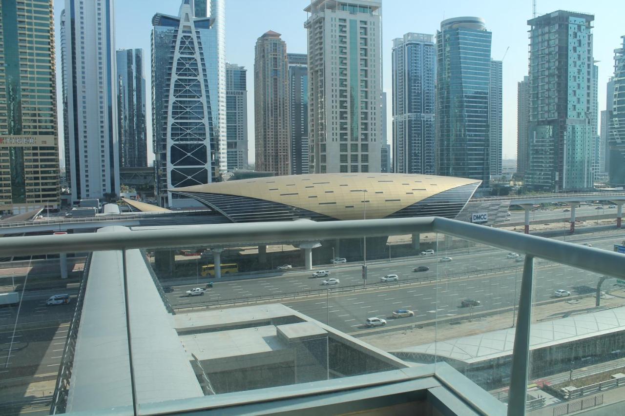 Newly Furnished One Bedroom Apartment Next To Metro & Beach In Marina Residence Dubai Luaran gambar