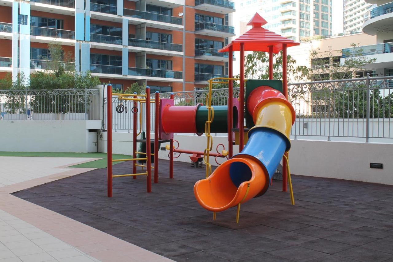 Newly Furnished One Bedroom Apartment Next To Metro & Beach In Marina Residence Dubai Luaran gambar
