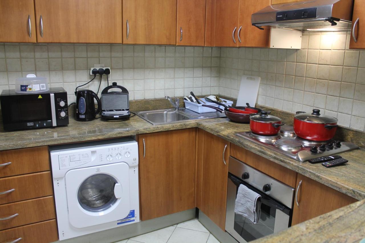 Newly Furnished One Bedroom Apartment Next To Metro & Beach In Marina Residence Dubai Luaran gambar