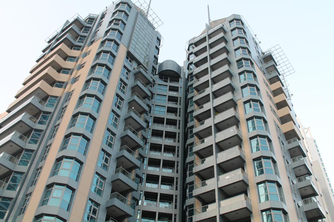 Newly Furnished One Bedroom Apartment Next To Metro & Beach In Marina Residence Dubai Luaran gambar